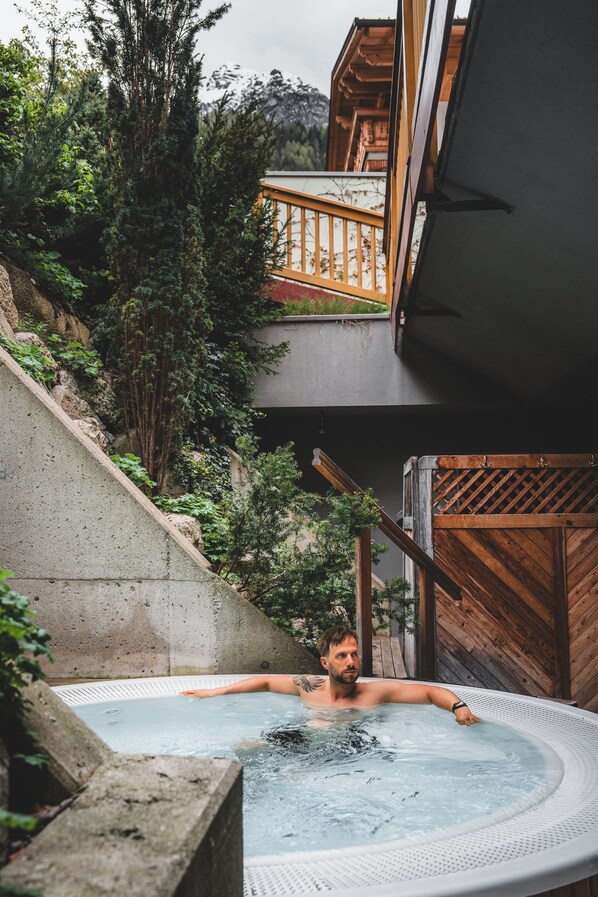 Outdoor spa tub - Alpin Resort Stubaierhof (Fulpmes)