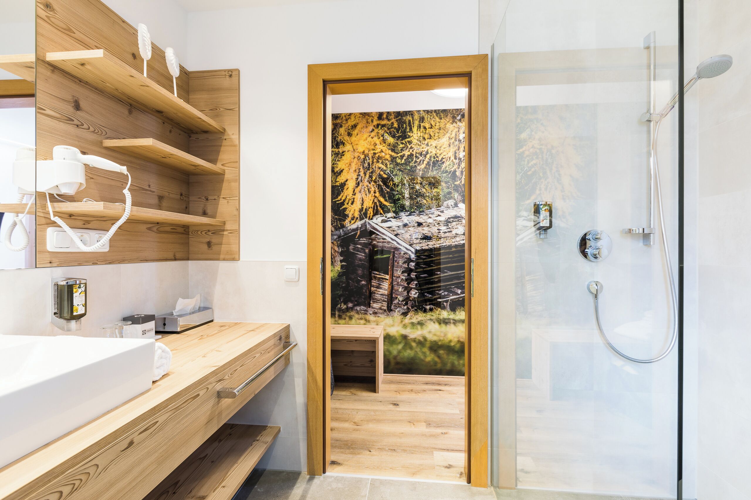 Comfort-Zimmer | Badezimmer | Haartrockner, Bademäntel, Hausschuhe, Handtücher