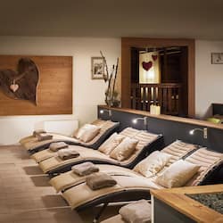 Sauna seca, banheira de hidromassagem, tratamentos corporais