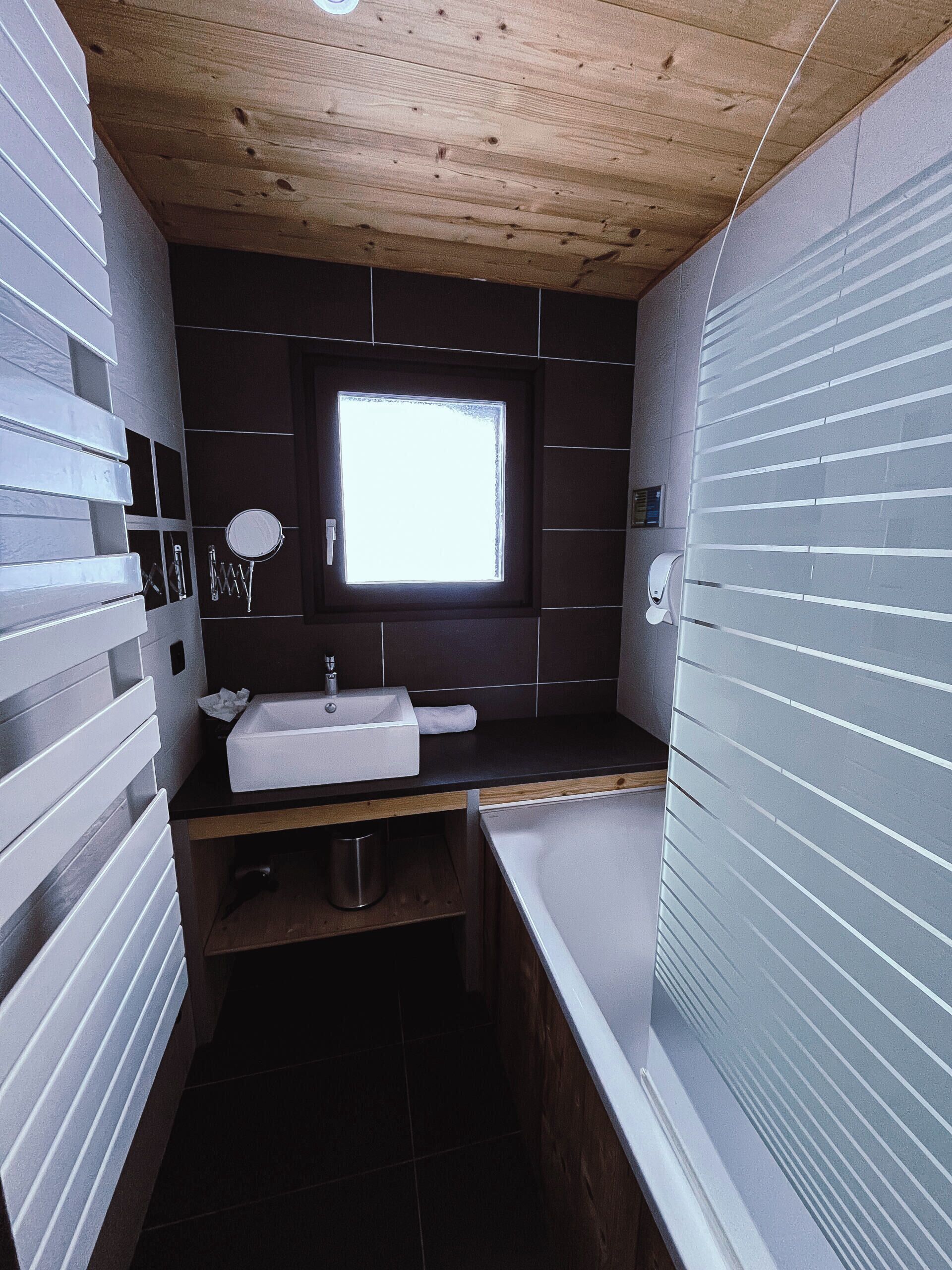 family quadruple room, multiple beds (economy) | bathroom | hair dryer, towels