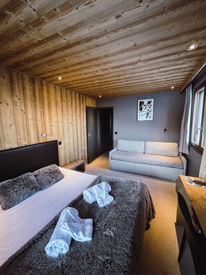 Dreibettzimmer (Mont-Blanc) | Individuell eingerichtet, Schreibtisch, schallisolierte Zimmer