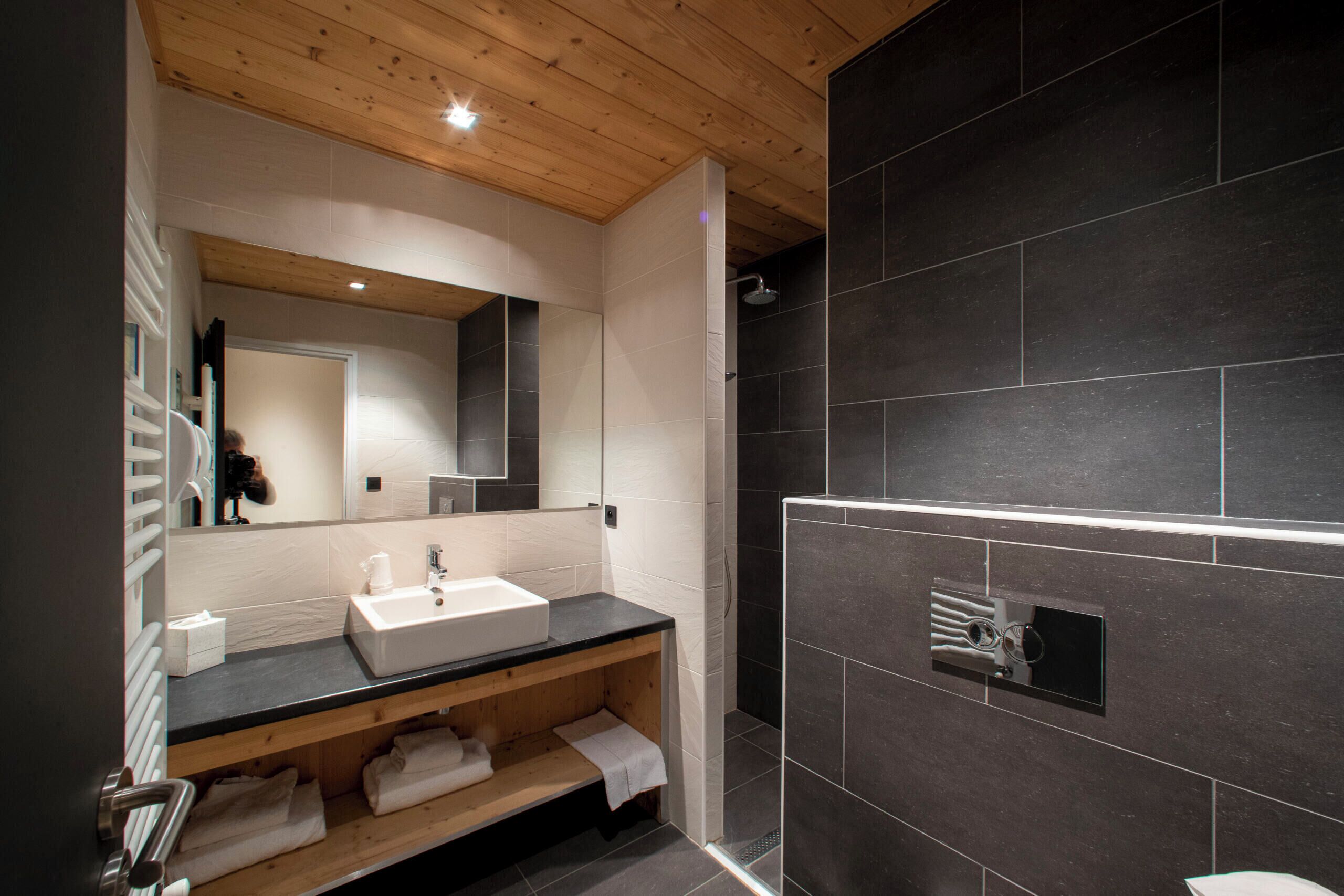 family suite (mansardée) | 1 bedroom, individually furnished, desk, soundproofing