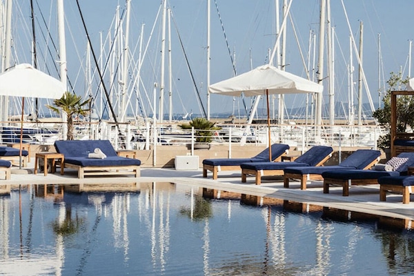 Piscina stagionale all'aperto, cabanas (a pagamento)