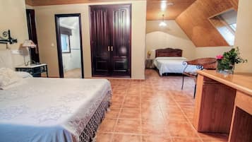 Habitación cuádruple familiar | Wifi gratis y ropa de cama