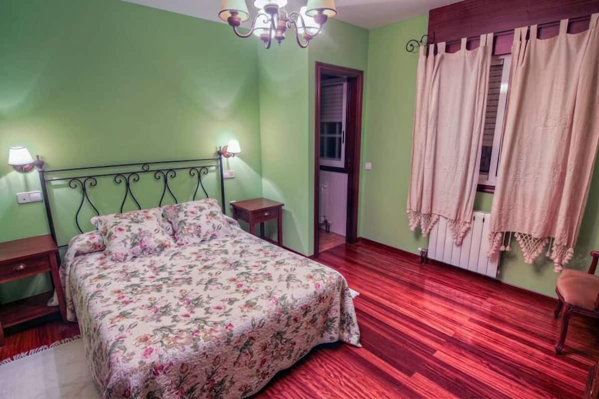 Double or Twin Room | WiFi (free), bed sheets