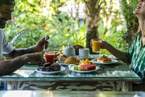 Free daily buffet breakfast  - Pousada do Bosque (Porto Seguro)