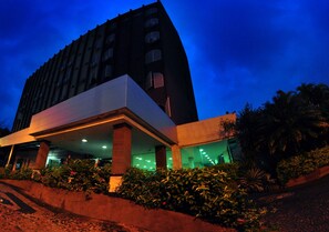 Façade de l’hébergement - soirée/nuit