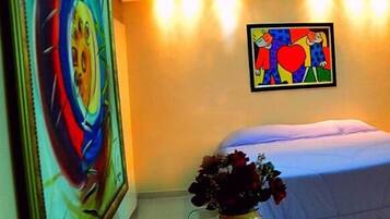 Frigobar, Wi-Fi de cortesia, roupa de cama