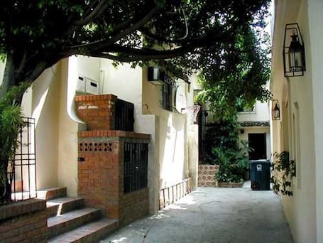 Estacionamiento: 15000 por noche