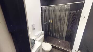 Shower, free toiletries, towels