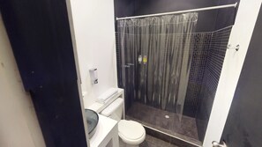 Shower, free toiletries, towels