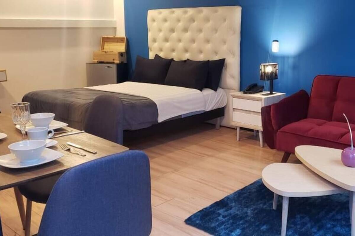 Executive Suite | Premium bedding, down comforters, Tempur-Pedic beds, minibar
