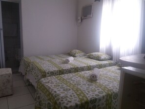 Basic Triple Room | Minibar, iron/ironing board, free WiFi, bed sheets - Pousada Corais da Barra (Salvador)