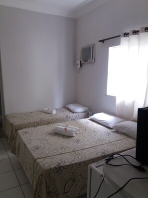 Basic Triple Room | Minibar, iron/ironing board, free WiFi, bed sheets