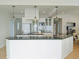 Panoramic Cottage | Private kitchen | Microwave, stovetop, electric kettle