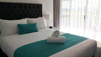 2 Bedroom Waterview | Premium bedding, pillowtop beds, free WiFi, bed sheets