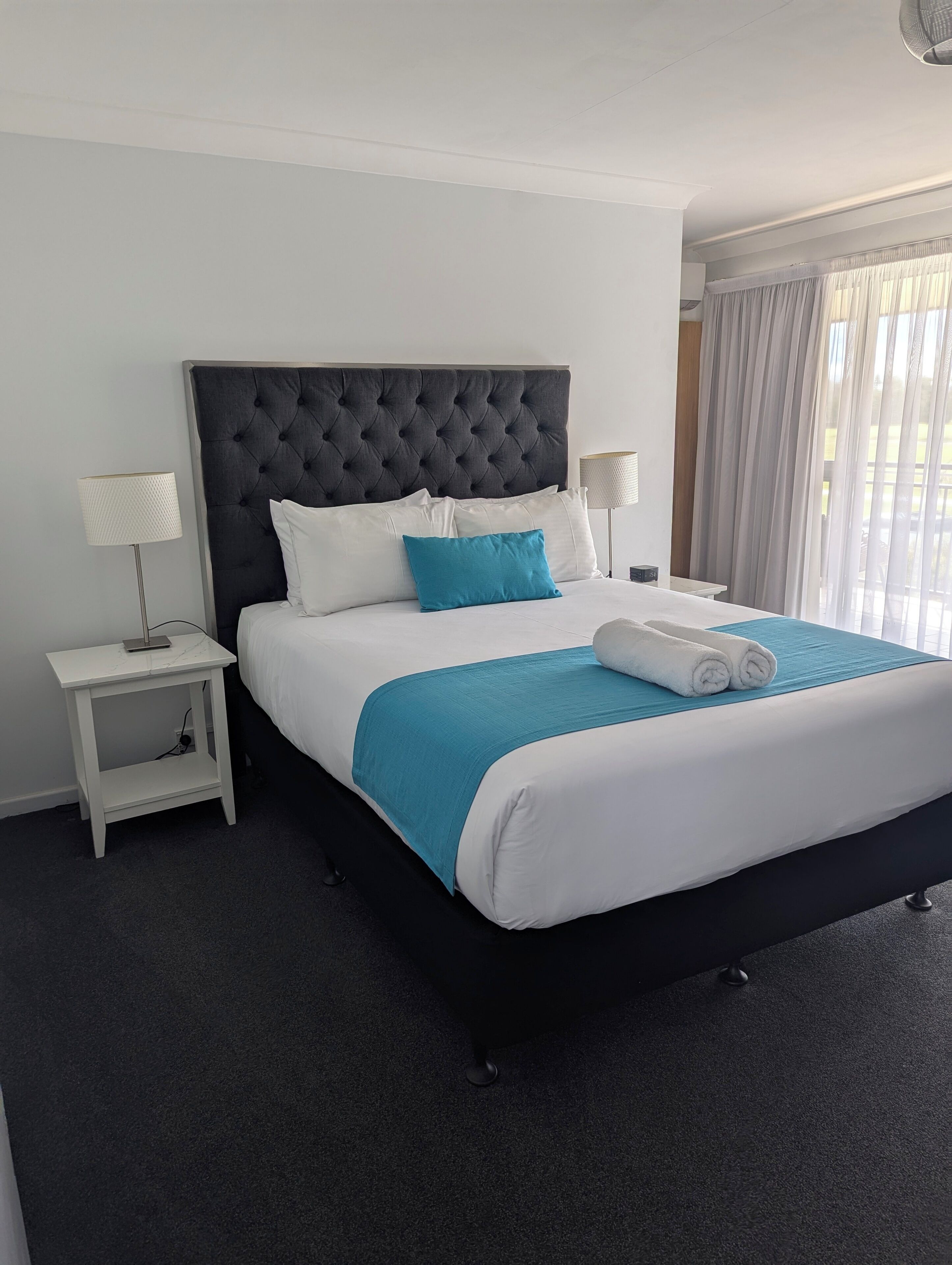 Ropa de cama de alta calidad, colchones con pillow-top y wifi gratis 