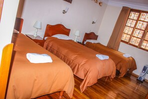 Triple Room | In-room safe, individually furnished, blackout drapes, free WiFi - Hostal Casa De Selenque (Cusco)