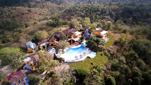Aerial view - Mantaraya Lodge (Salango)