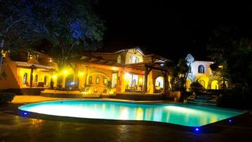 Kolam renang terbuka