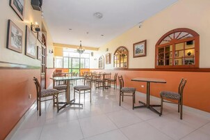 Café da manhã diário mediante uma taxa