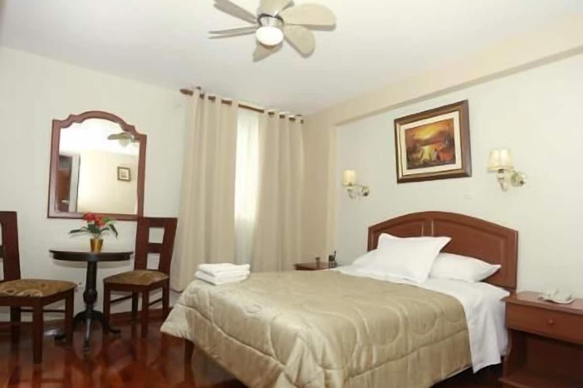 客房内保险箱、隔音、免费 WiFi、床单