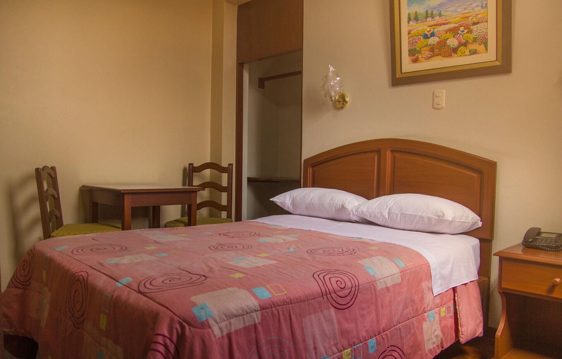 客房内保险箱、隔音、免费 WiFi、床单