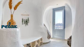 Suite (Patari) | Egyptian cotton sheets, premium bedding, pillowtop beds, in-room safe