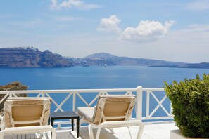 Suite (Patari) | Balcony view - Aris Caves (Santorini)