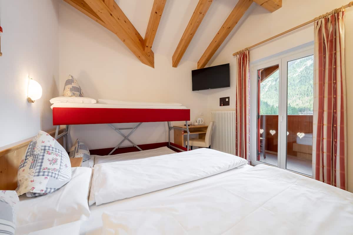 Standard Quadruple Room, Mountain View | 1 bilik tidur, peti besi dalam bilik