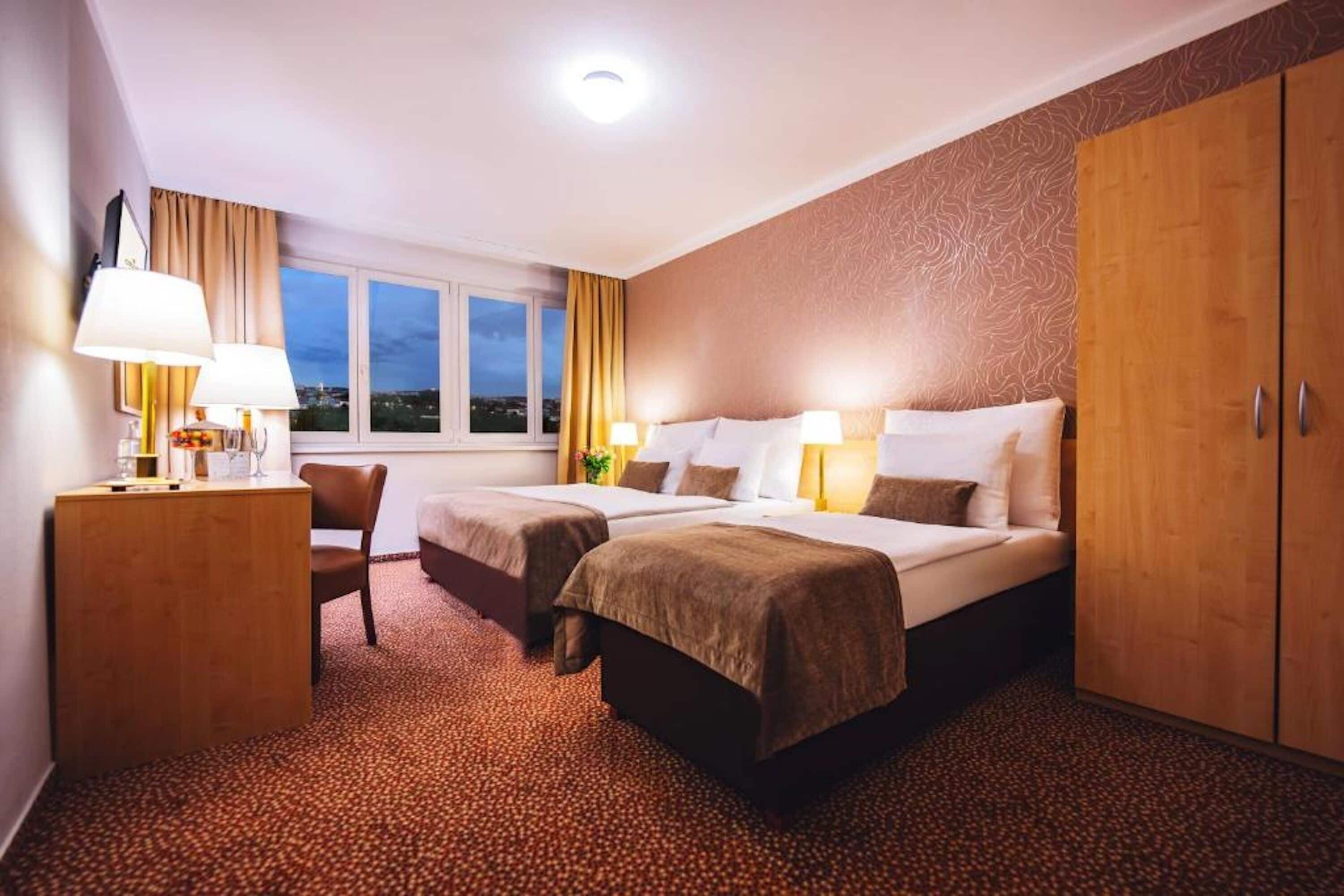 Photo - Charles Central