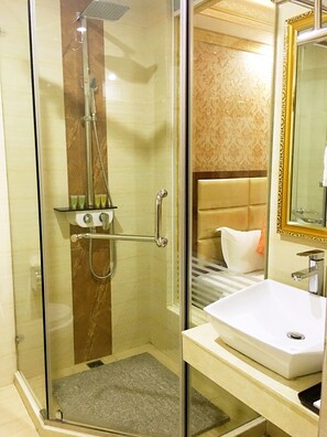 Ducha, cabezal de ducha tipo lluvia, artículos de tocador gratuitos