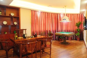 Ropa de cama hipoalergénica, escritorio y cortinas blackout 