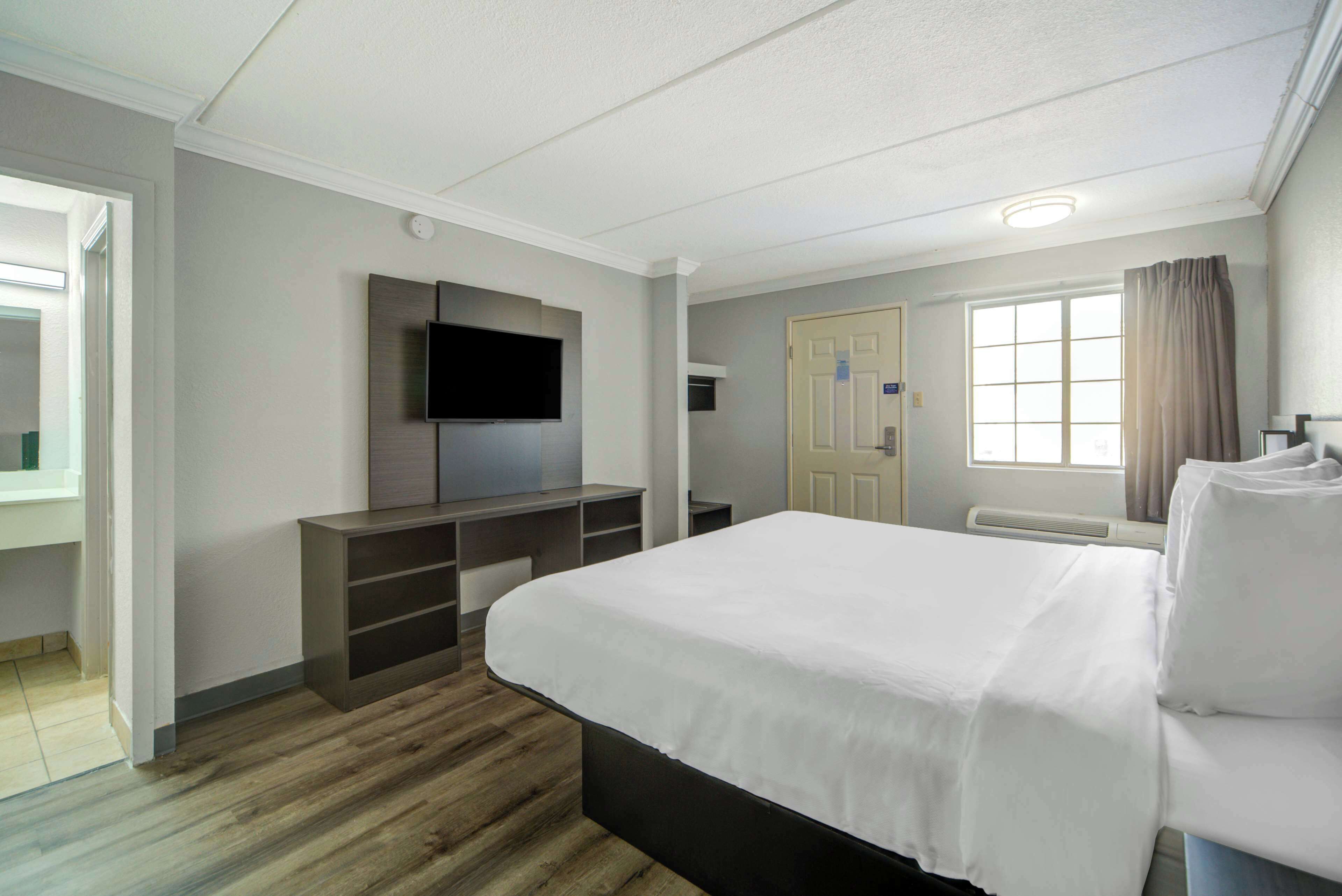 Chambre Deluxe, 1 très grand lit, non-fumeur, réfrigérateur et four à micro-ondes