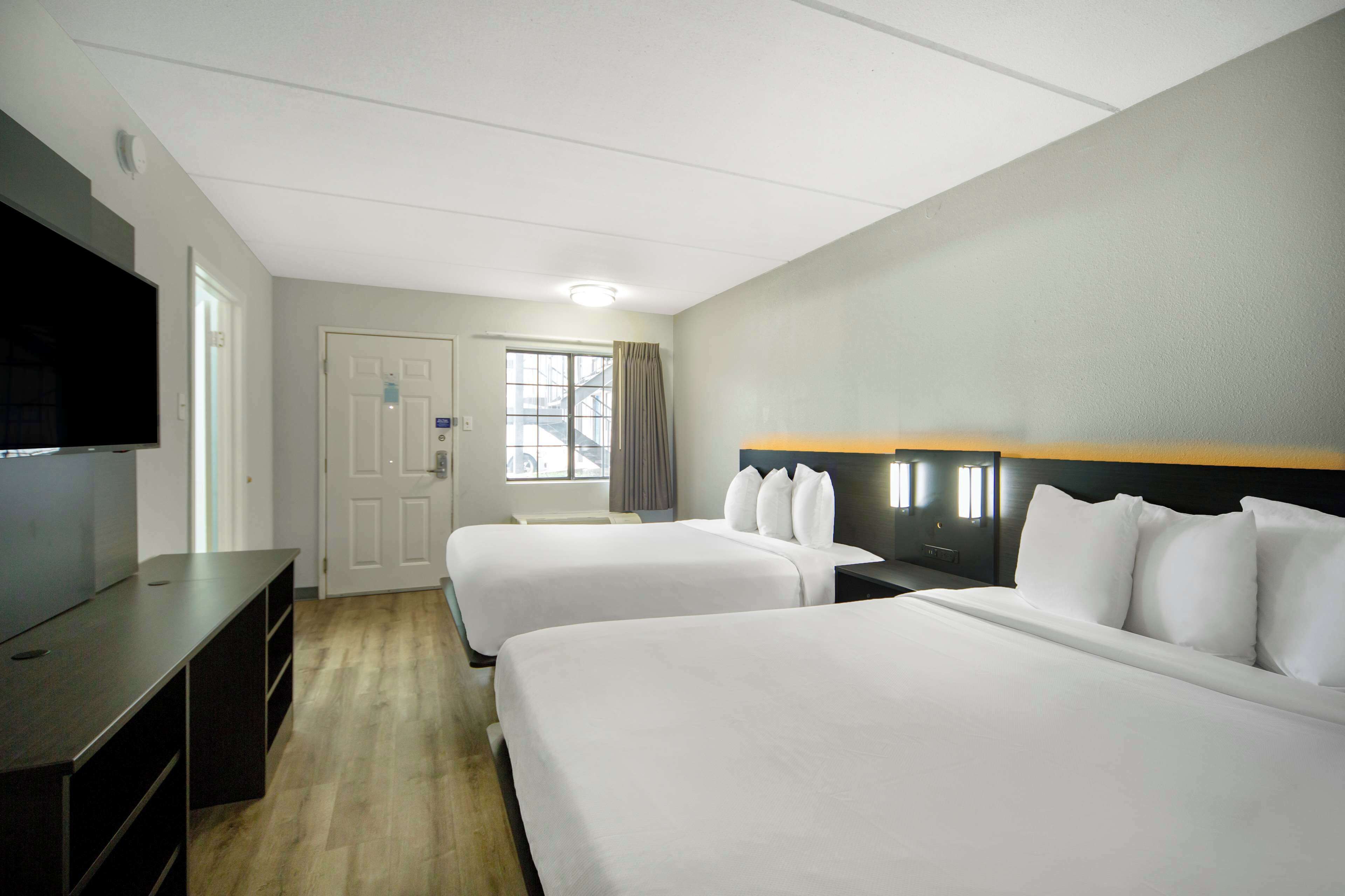 Deluxe Room, 2 Queen Beds, Non Smoking