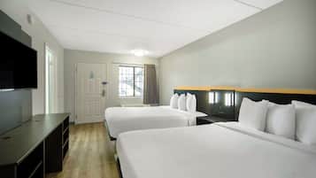 Rom – deluxe, 2 queensize-senger, ikke-røyk | Allergitestet sengetøy, skrivebord og skrivebord for bærbar PC