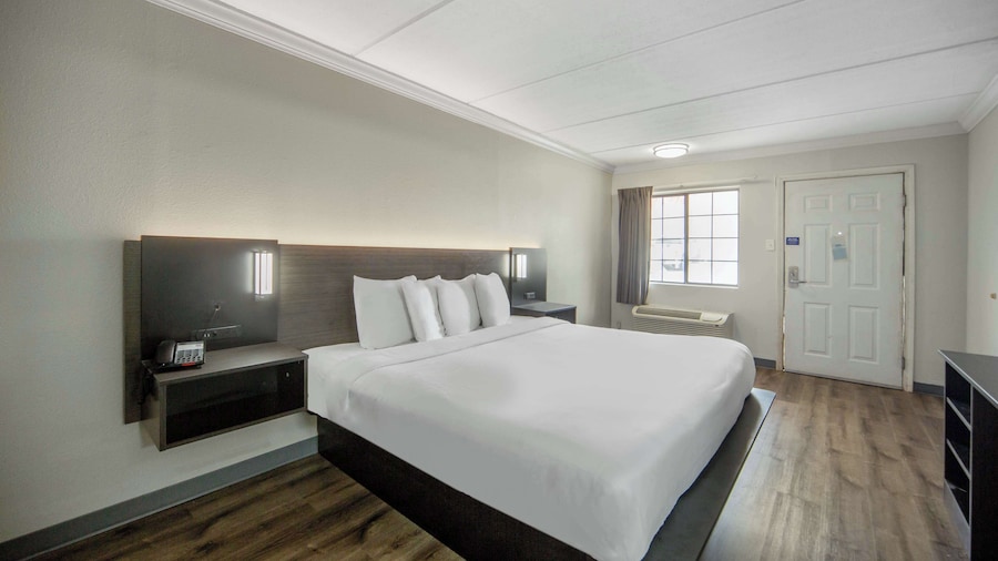 Motel 6 San Antonio, TX – I-35 North Corridor