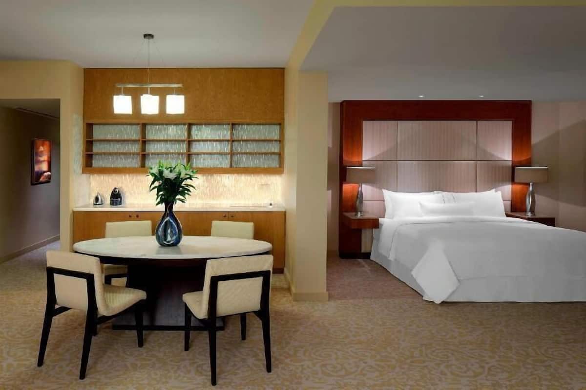 Ropa de cama de alta calidad, edredón y minibar