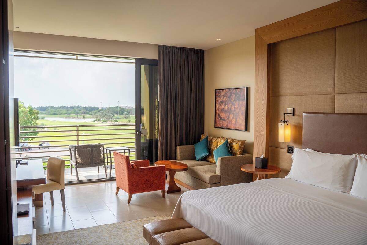 Phòng Premium, 1 giường cỡ king, hút thuốc, quang cảnh sân golf | Bộ đồ giường cao cấp, minibar, két bảo mật tại phòng, bàn 