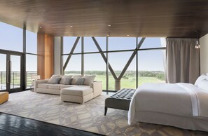 Presidential Suite - King Bed & 2 Queen Beds