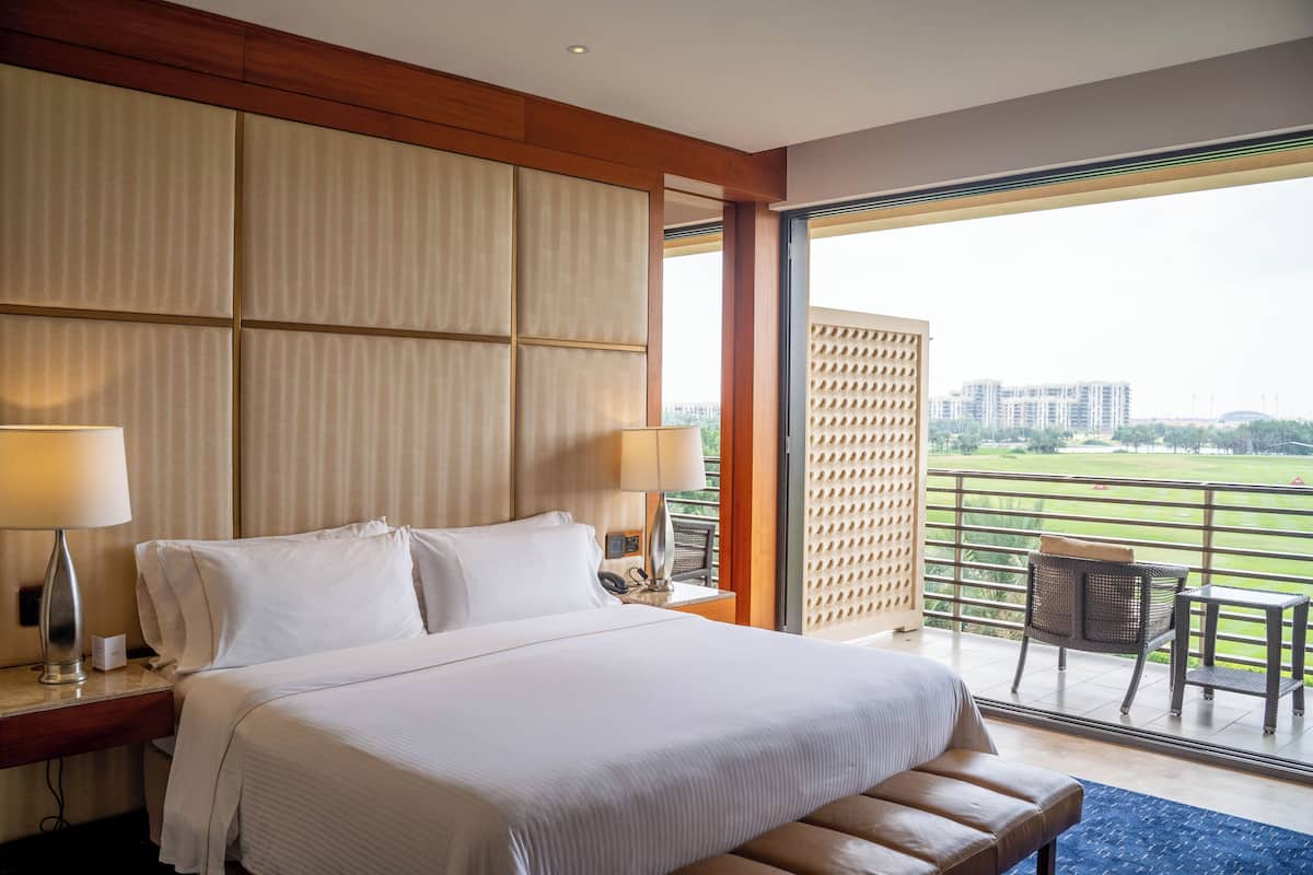 Premium bedding, down duvets, minibar, in-room safe