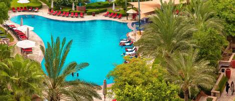 2 outdoor pools, free pool cabanas, pool umbrellas