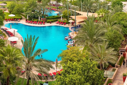 2 outdoor pools, free pool cabanas, pool umbrellas