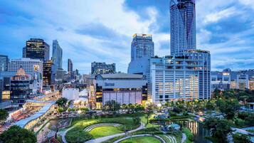 1 quarto, cofres nos quartos, escrivaninha