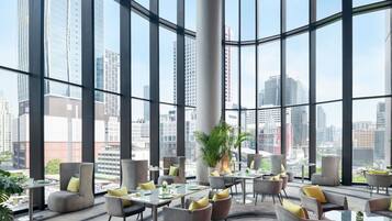 Utsikt mot poolen och öppet alla dagar