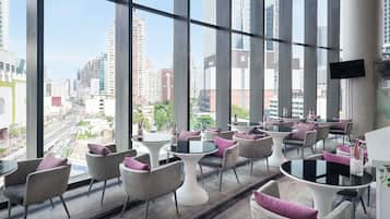 2 restaurants, breakfast, lunch, dinner served; Thai cuisine