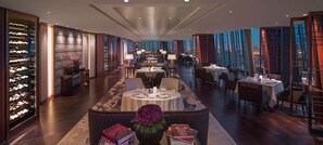 Petit déjeuner, déjeuner, dîner et brunch servis sur place