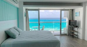 Habitación doble Deluxe, vista al océano | Ropa de cama hipoalergénica, wifi, ropa de cama y despertador 