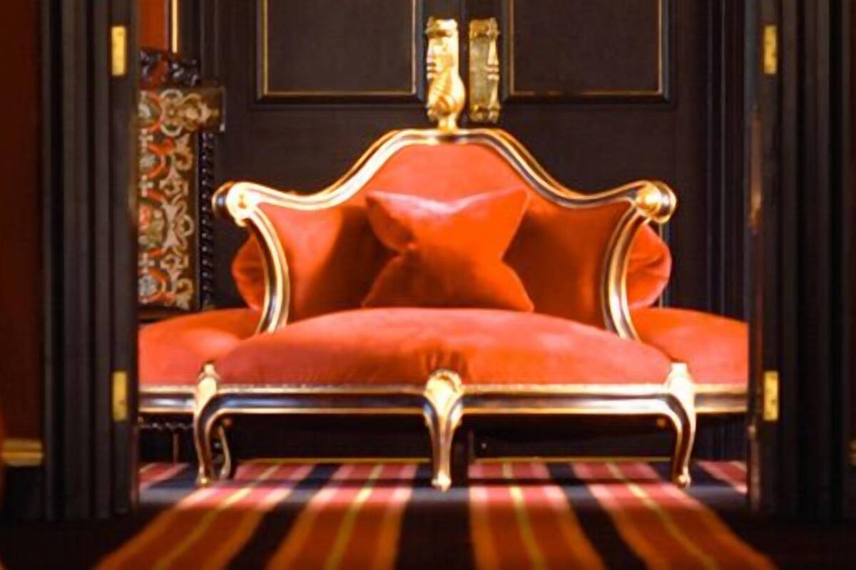 تلفزيون بشاشة مسطحة