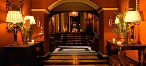 المنشأة من الداخل